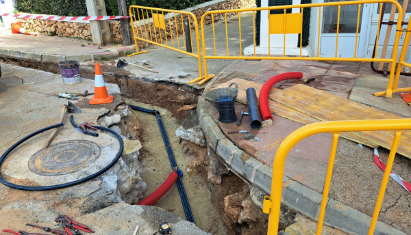 SUSTITUCIÓN RED AGUA POTABLE CALLE MESTRAL PUNTA PRIMA.