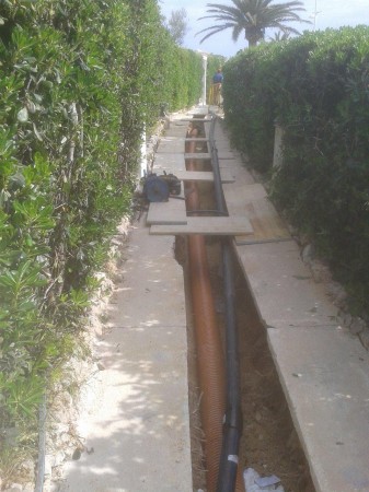 Sustitución tramo redes de alcantarillado y agua.